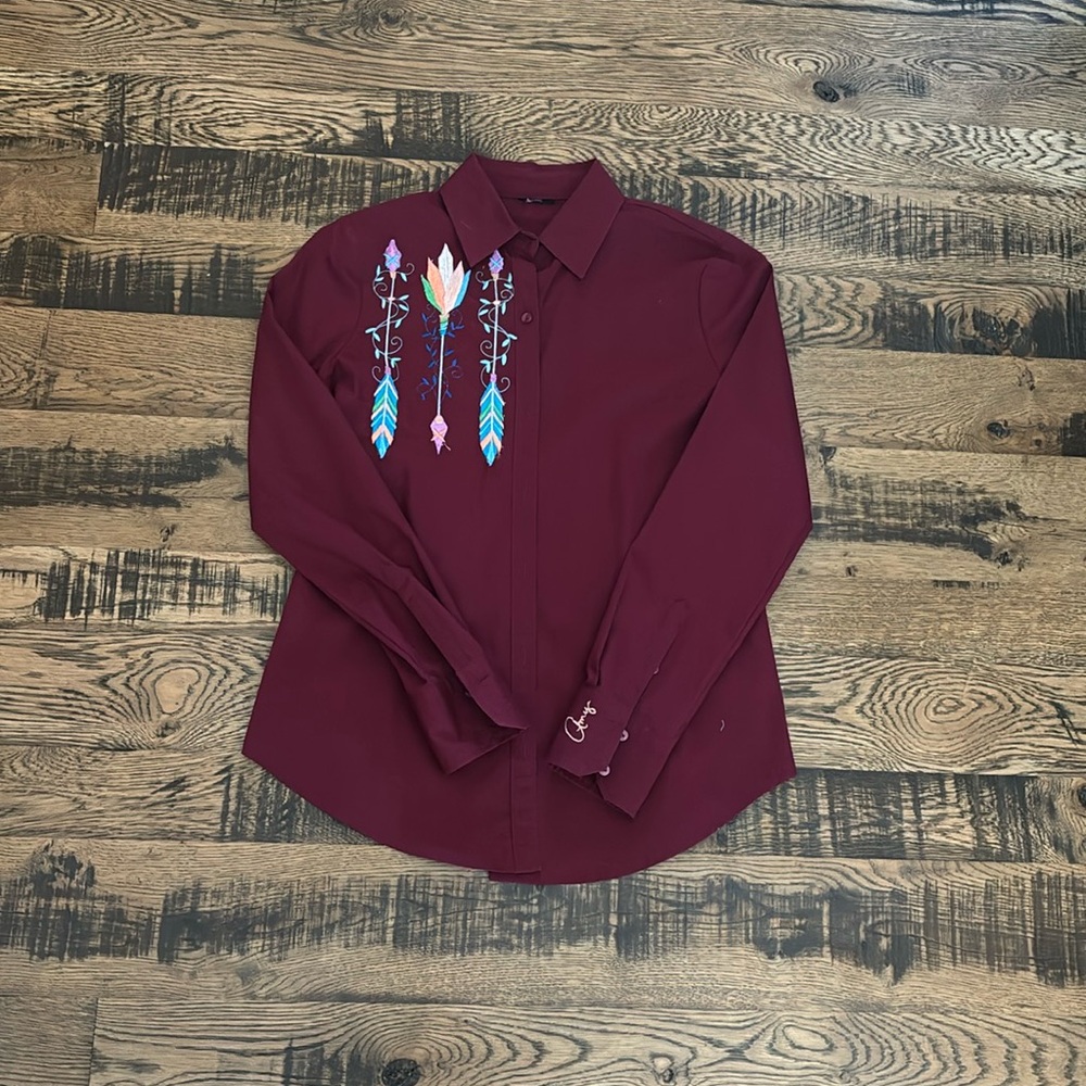 Long sleeve button down shirt, size small, super cute design. Only worn once
